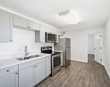 939 Oakfield Drive - Photo Thumbnail 9
