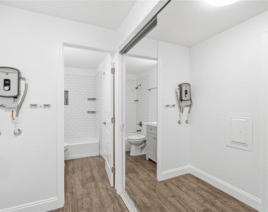 939 Oakfield Drive - Photo Thumbnail 11