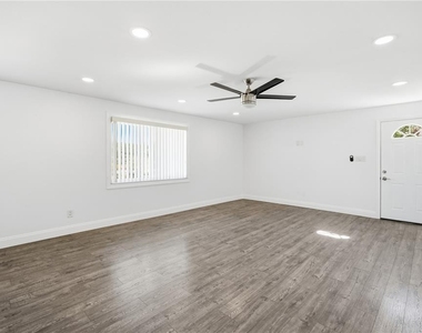 939 Oakfield Drive - Photo Thumbnail 8