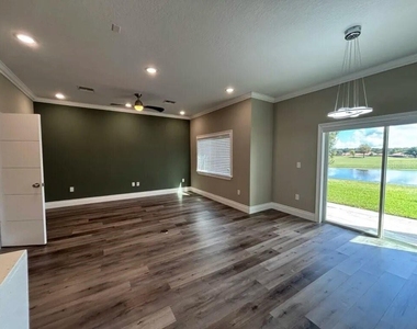 2005 Greenbriar Terrace - Photo Thumbnail 8