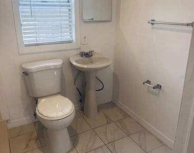 3711 N 35th Street - Photo Thumbnail 15