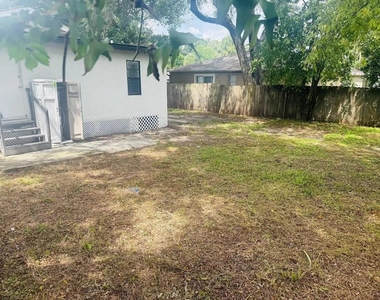 3711 N 35th Street - Photo Thumbnail 5