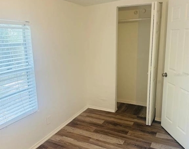 3711 N 35th Street - Photo Thumbnail 13