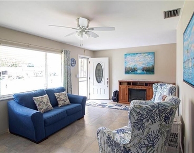 3925 15th Avenue N - Photo Thumbnail 2