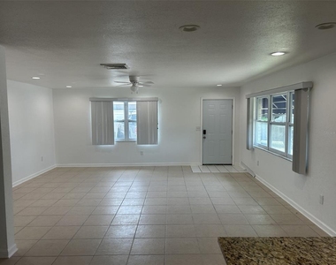 365 Capri Boulevard - Photo Thumbnail 1