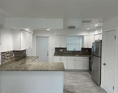 365 Capri Boulevard - Photo Thumbnail 3