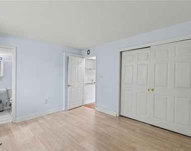 1301 S Howard Avenue - Photo Thumbnail 8