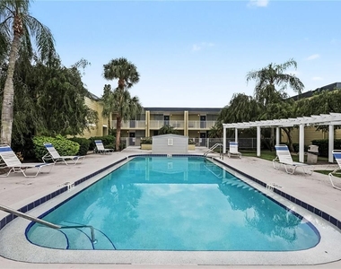 1301 S Howard Avenue - Photo Thumbnail 12
