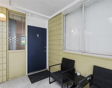 1301 S Howard Avenue - Photo Thumbnail 1