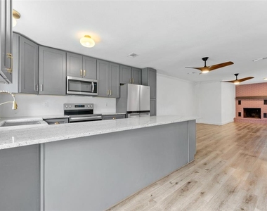 7327 Winchester Drive - Photo Thumbnail 3