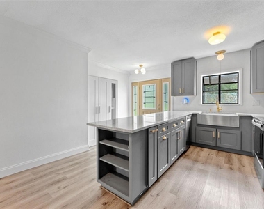 7327 Winchester Drive - Photo Thumbnail 4
