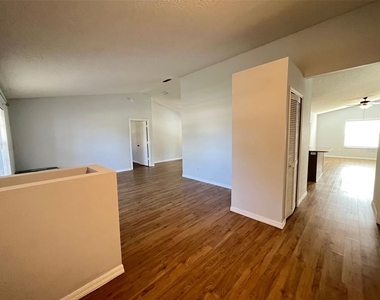 1098 W Seagate Drive - Photo Thumbnail 17
