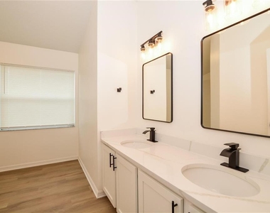 148 Heather Lynn Drive - Photo Thumbnail 6