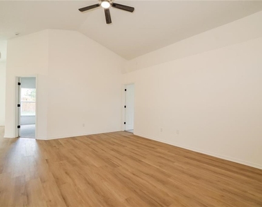 148 Heather Lynn Drive - Photo Thumbnail 4