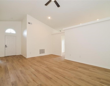 148 Heather Lynn Drive - Photo Thumbnail 2
