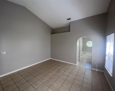 712 Swallow Lane - Photo Thumbnail 16