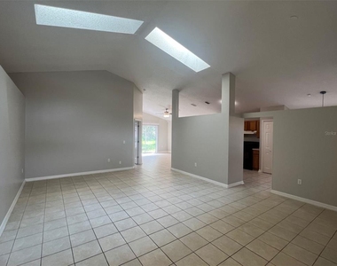 712 Swallow Lane - Photo Thumbnail 2