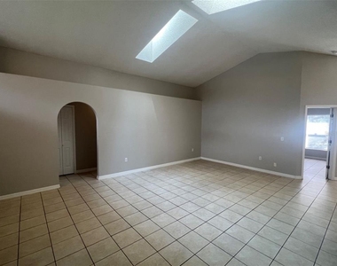 712 Swallow Lane - Photo Thumbnail 11