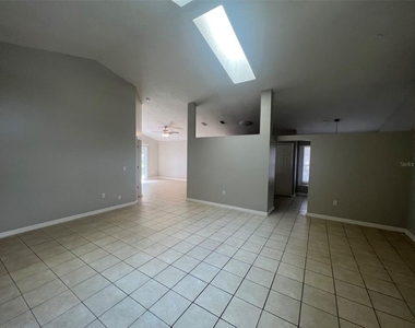 712 Swallow Lane - Photo Thumbnail 10
