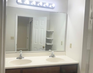 1805 Foxhall Circle - Photo Thumbnail 13