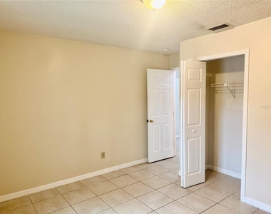 1805 Foxhall Circle - Photo Thumbnail 12