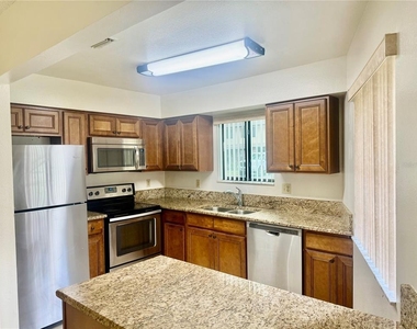 1805 Foxhall Circle - Photo Thumbnail 7