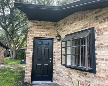 1805 Foxhall Circle - Photo Thumbnail 4