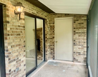 1805 Foxhall Circle - Photo Thumbnail 23