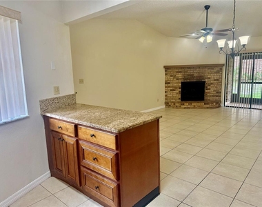 1805 Foxhall Circle - Photo Thumbnail 9