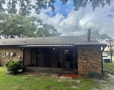 1805 Foxhall Circle - Photo Thumbnail 25