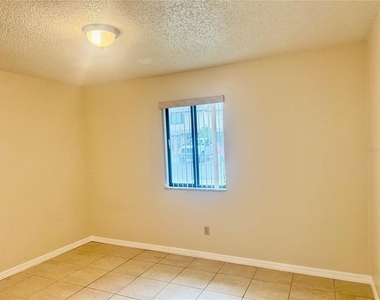 1805 Foxhall Circle - Photo Thumbnail 11