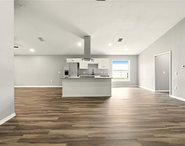 460 Martigues Drive - Photo Thumbnail 6
