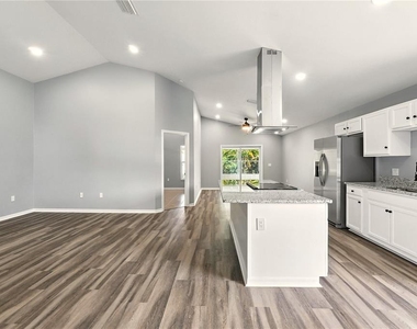460 Martigues Drive - Photo Thumbnail 10