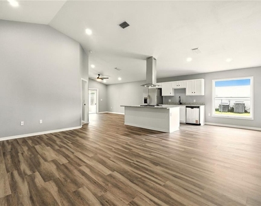 460 Martigues Drive - Photo Thumbnail 5