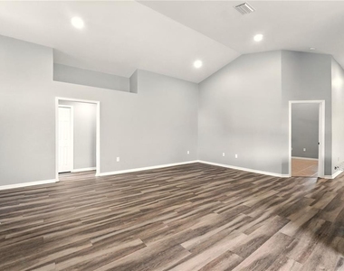460 Martigues Drive - Photo Thumbnail 9