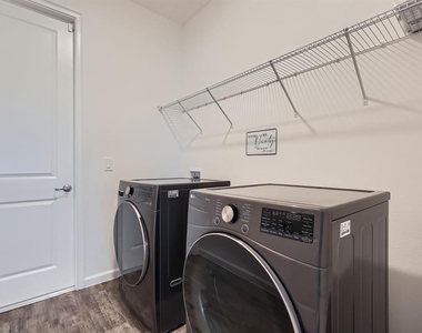 2372 Sirena Lane - Photo Thumbnail 10