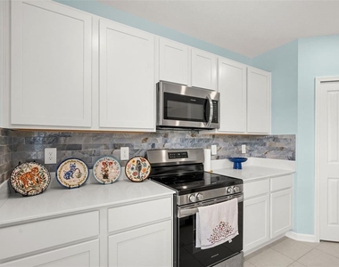 5863 Le Marin Way - Photo Thumbnail 10