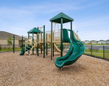 5863 Le Marin Way - Photo Thumbnail 32