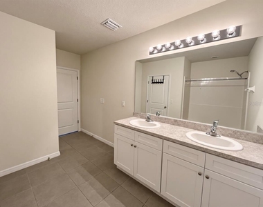 5001 Sw 97th Place - Photo Thumbnail 8