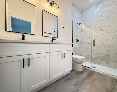 7130 N Glenridge Circle - Photo Thumbnail 20