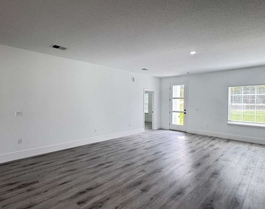 7130 N Glenridge Circle - Photo Thumbnail 7