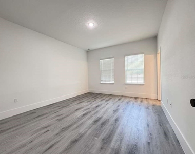 7130 N Glenridge Circle - Photo Thumbnail 18