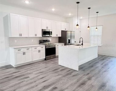 7130 N Glenridge Circle - Photo Thumbnail 14