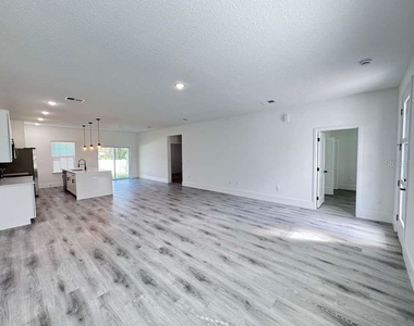 7130 N Glenridge Circle - Photo Thumbnail 10