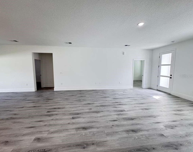 7130 N Glenridge Circle - Photo Thumbnail 6