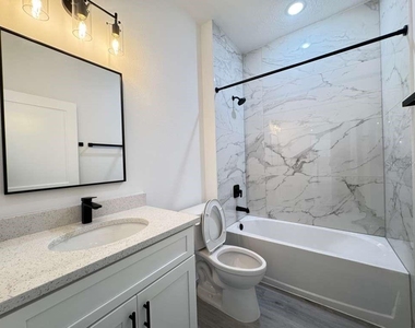 7130 N Glenridge Circle - Photo Thumbnail 28