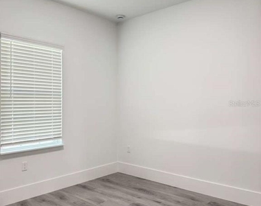 7130 N Glenridge Circle - Photo Thumbnail 34
