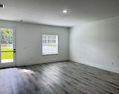 7130 N Glenridge Circle - Photo Thumbnail 9