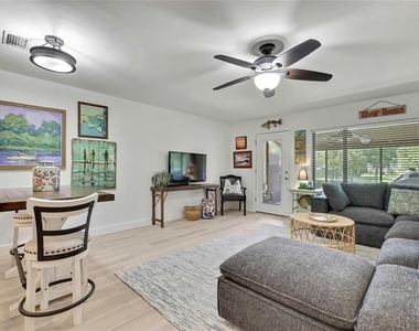 1637 Se Paradise Circle - Photo Thumbnail 3