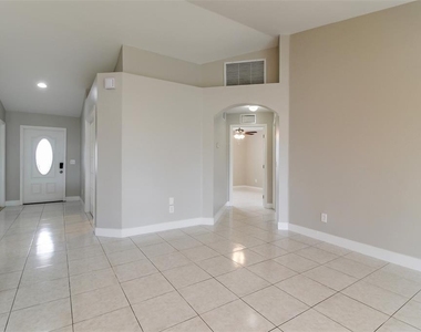 3318 34th Street Sw - Photo Thumbnail 1